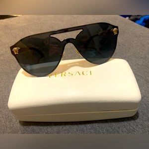 Versace Medusa sunglasses VE2161 no scratches or damages